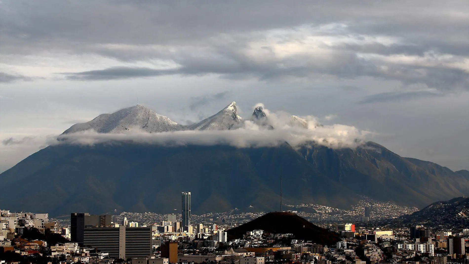 539078_Cerro de la Silla Frente frío-1_web